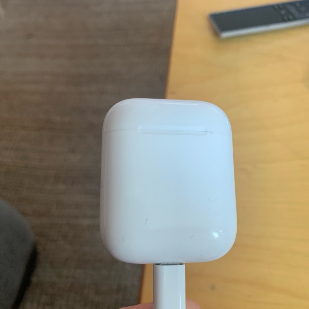 Apple AirPods Case + 1 AirPod